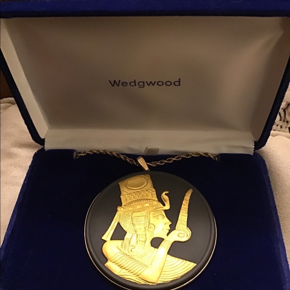 Wedgewood medallion 14k gold plated - Picture 4 of 4